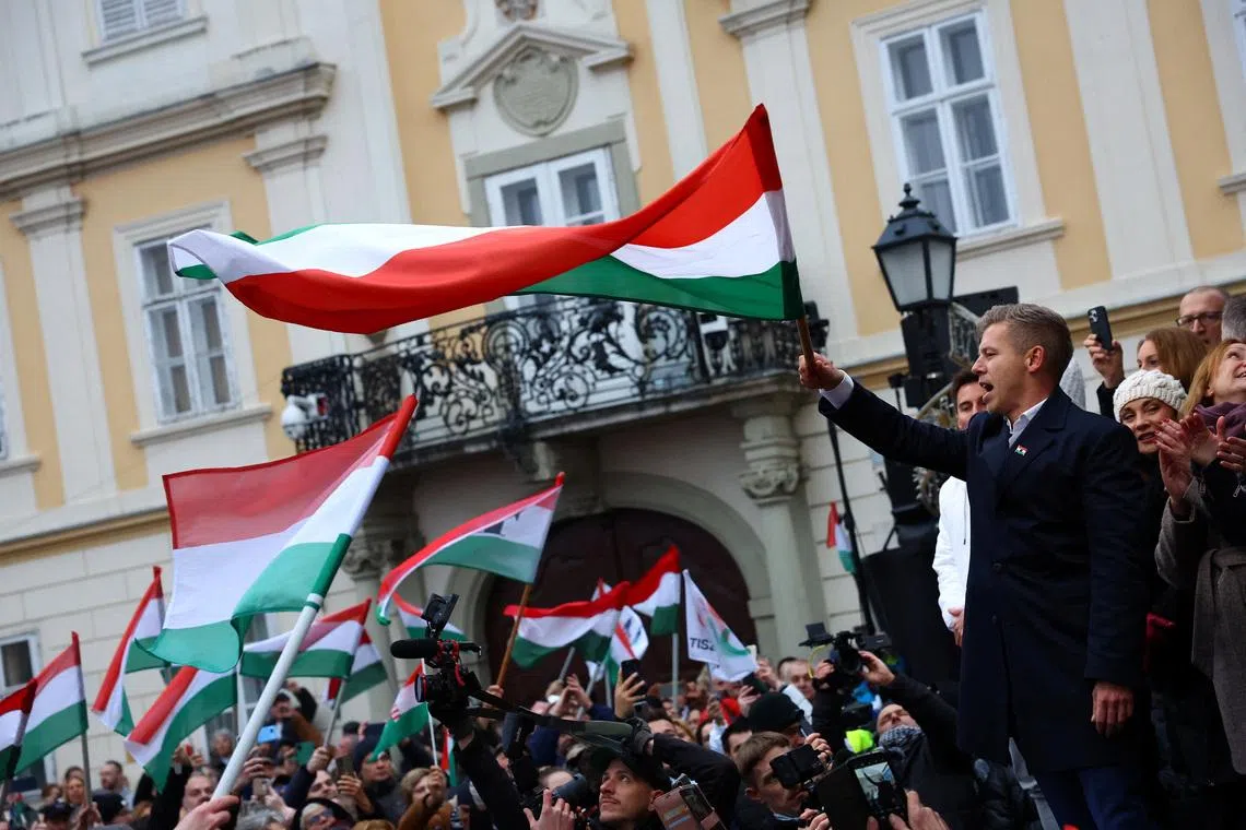Peter Magyar, leader of the opposition TISZA party, waves a flag during a campaign tour in Gyor, Hungary, November 15, 2025. REUTERS/Bernadett Szabo