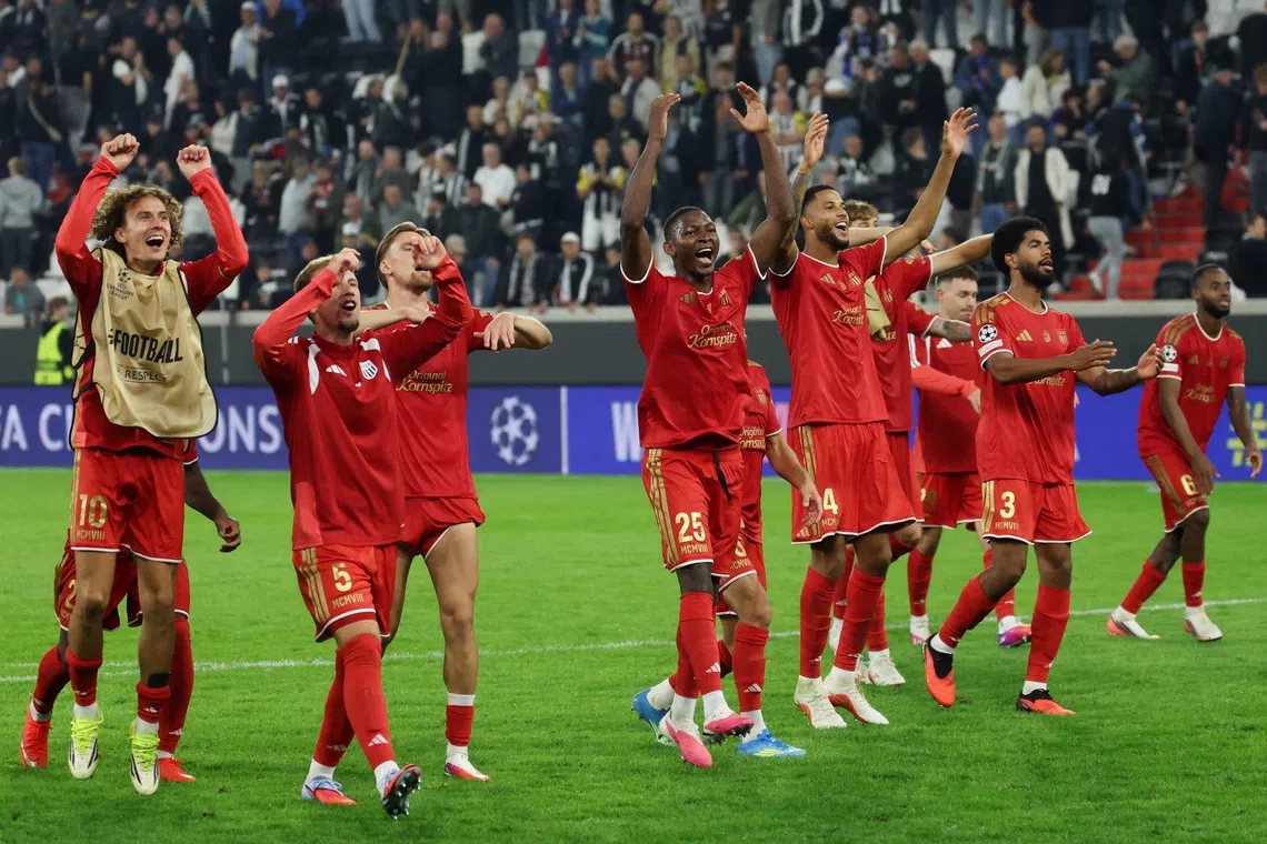Soccer Football - UEFA Champions League - Play Off - Second Leg - LASK v Celtic - Raiffeisen Arena, Linz, Austria - August 25, 2026 LASK's Art Smakaj and teammates celebrate qualifying for the league phase of the UEFA Champions League REUTERS/Leonhard Foeger