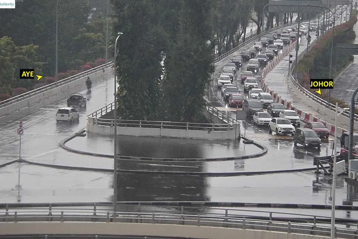 Heavy traffic seen towards Johor at Tuas Checkpoint at around 9am.