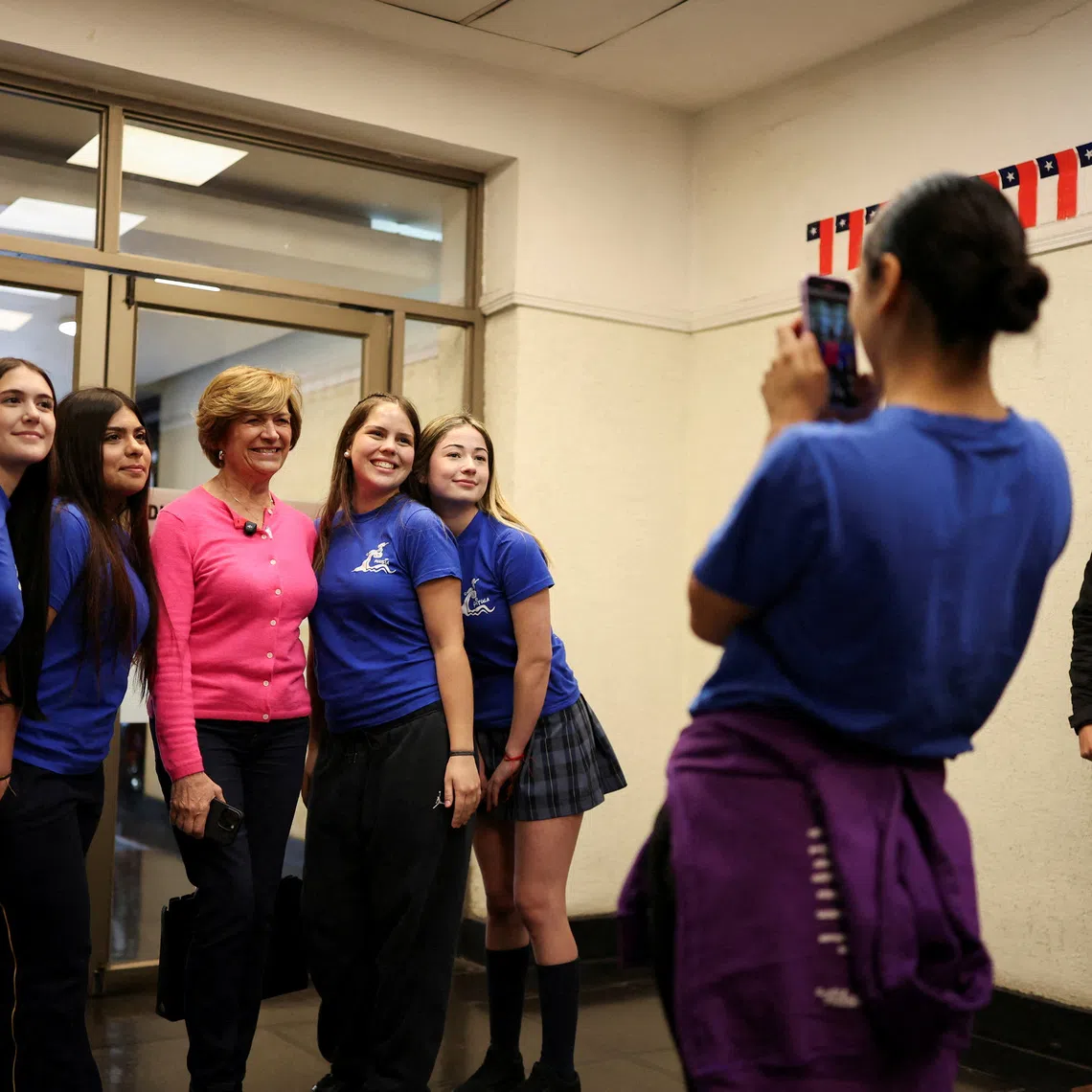FILE PHOTO: Chilean presidential candidate Evelyn Matthei from the Independent Democratic Union (Union Democrata Independiente) poses for a photograph with a group of students before arriving for a press conference, in Santiago, Chile, September 22, 2025. REUTERS/Pablo Sanhueza/File Photo