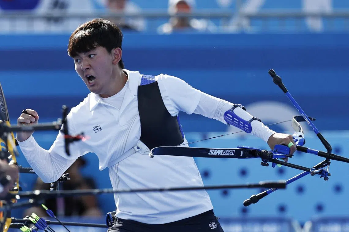 Paris 2024 Olympics - Archery - Men's Team Gold Medal Match - Invalides, Paris, France - July 29, 2024. Je Deok Kim of South Korea celebrates after winning gold. REUTERS/Tingshu Wang