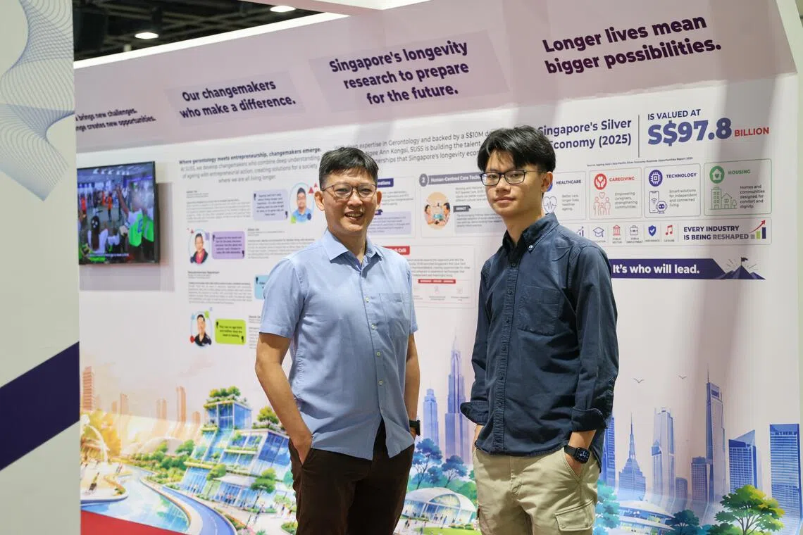 CMG20260826-Darwis01 陈渊庄/ 杨樣 / Geronpreneurship Innovation Festival & Pitch for Good 2026 [Suntec 404] ***** Dr Ho Chin Keong (left) and Chok Yong Hsin, Zacchaeus (right) winners of Pitch for Good 2025, a regional startup competition