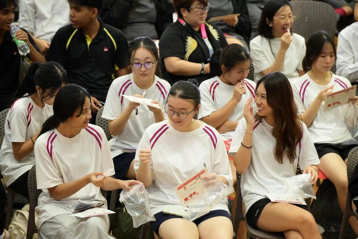 In conjunction with World Heart Day, ITE and the Singapore Heart Foundation will be organising a record-breaking Mass Salt Taste Threshold Test involving 1,000 students and staff on 1 October. This aims to set a new record in the Singapore Book of Records for the largest number of people participating in the Salt Taste Threshold Test together.