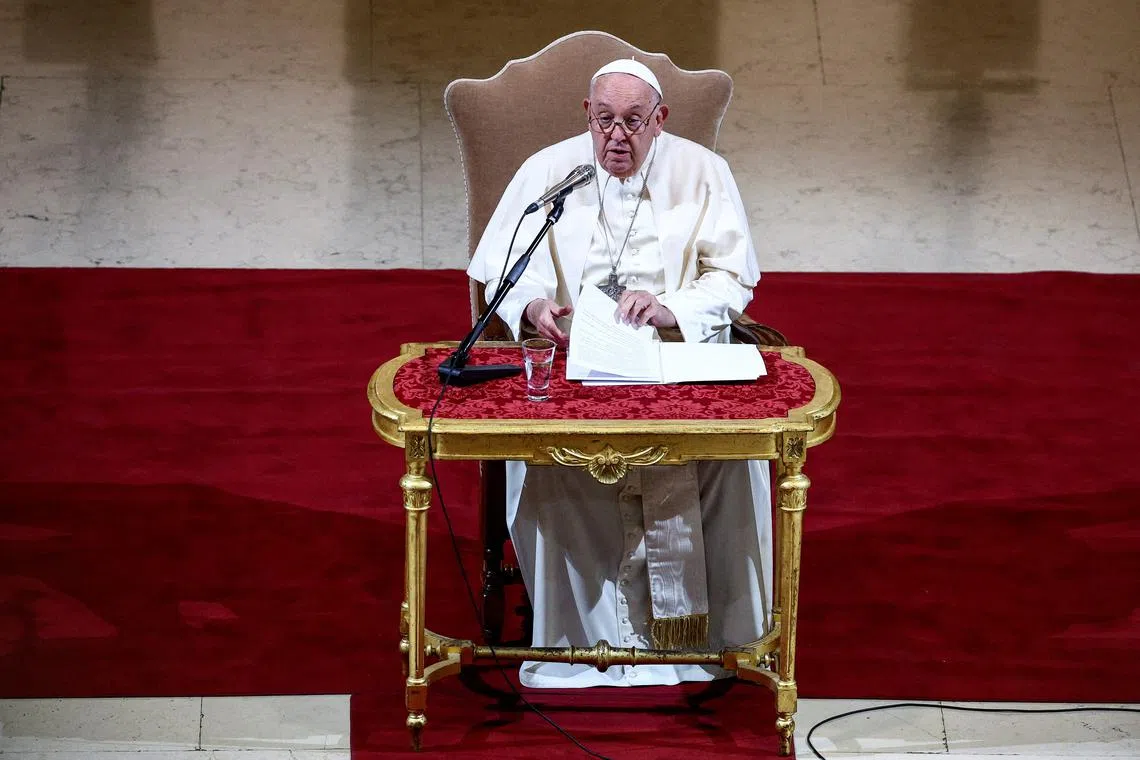 FILE PHOTO: Pope Francis meets the academic community of the Pontifical Gregorian University in Rome, Italy, November 5, 2024. REUTERS/Guglielmo Mangiapane/File Photo