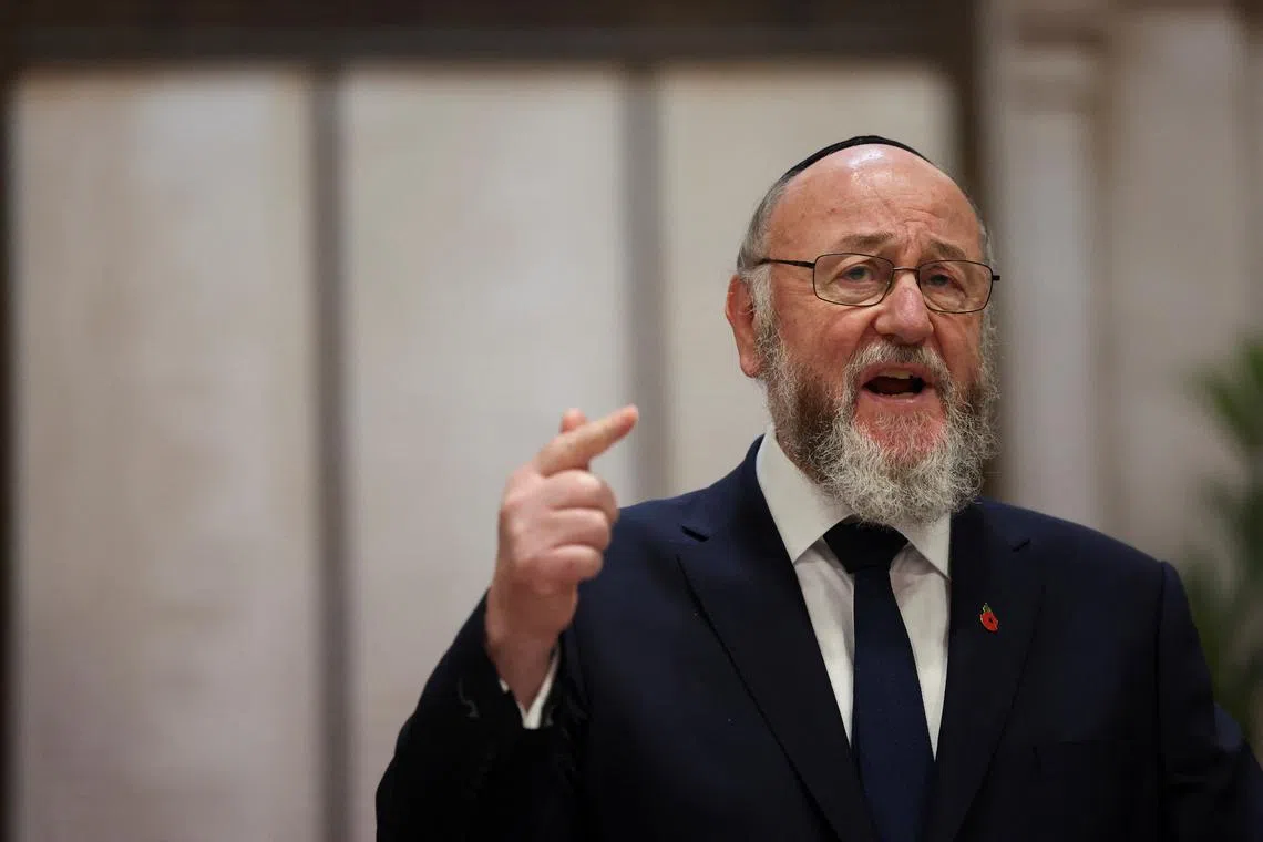 FILE PHOTO: Rabbi Ephraim Mirvis gives a speech in London, Britain, November 19, 2023. REUTERS/Isabel Infantes/File Photo