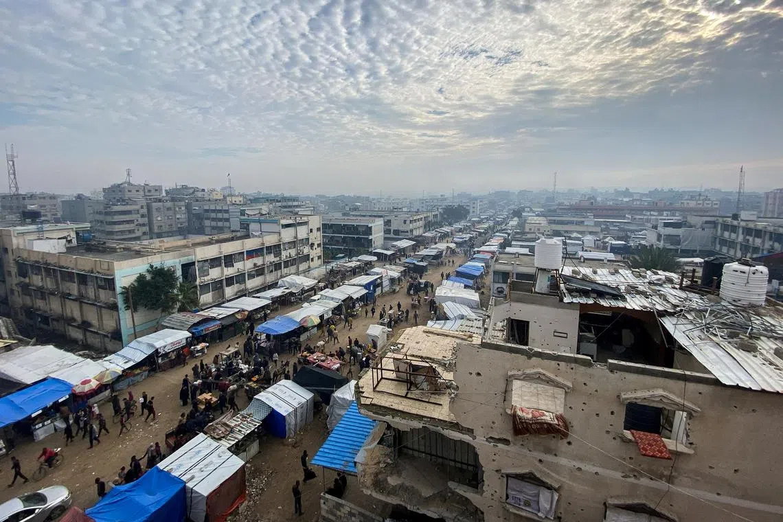 Palestinians at a street market in Khan Younis, in the southern Gaza Strip, on Jan 16. Hamas and Israel have agreed on a ceasefire that will pause the war in Gaza.
