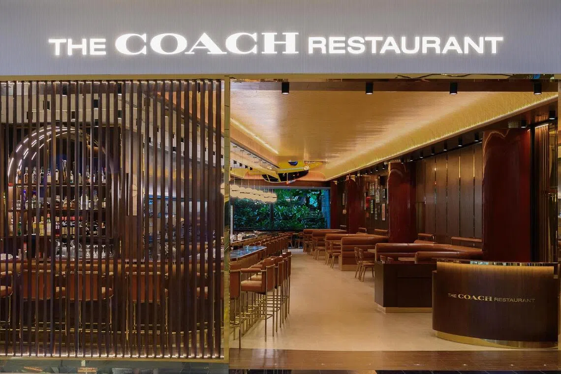 eqcoach29 - Coach Jewel Front 1.

Source and copyright: The Coach Restaurant
Condition: Free
Float: LIFE