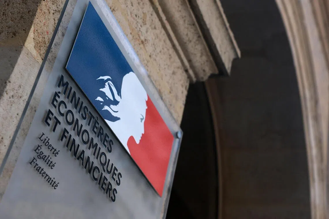 France’s debt climbs to highest since 1995: Ministry
