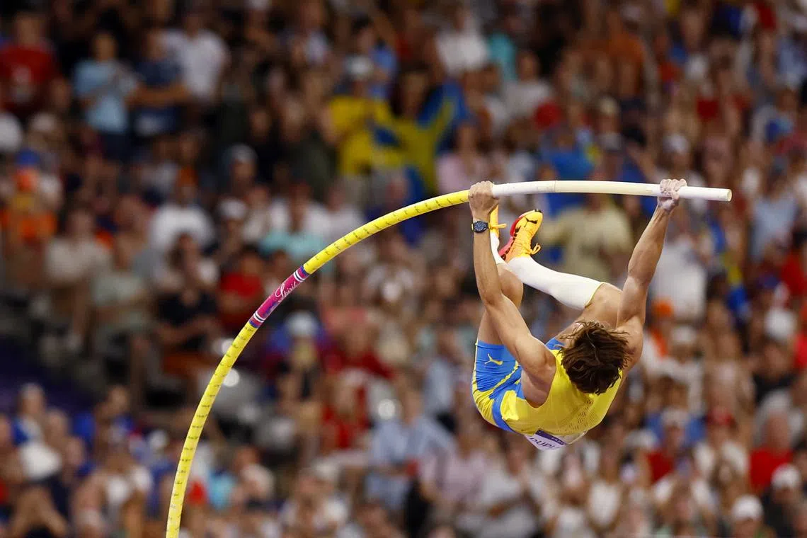 Paris 2024 Olympics - Athletics - Men's Pole Vault Final - Stade de France, Saint-Denis, France - August 05, 2024.  Armand Duplantis of Sweden in action. REUTERS/Alina Smutko