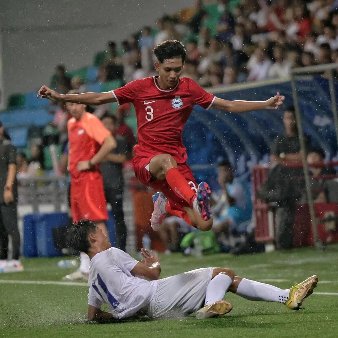 After representing Singapore at the Under-22, Under-19 and Under-16 levels, Young Lions left-back Luth Harith has received his first senior national men’s football call-up.