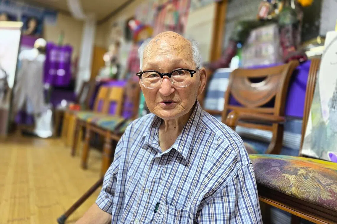 wtsoldier - Mr Ahn Hak-sop, 95, is a former North Korean soldier who spent more than 42 years in prison and bears hope of returning to North Korea to die and be buried there as he sees South Korea as a "colony of the United States". 

ST Photo: Wendy Teo