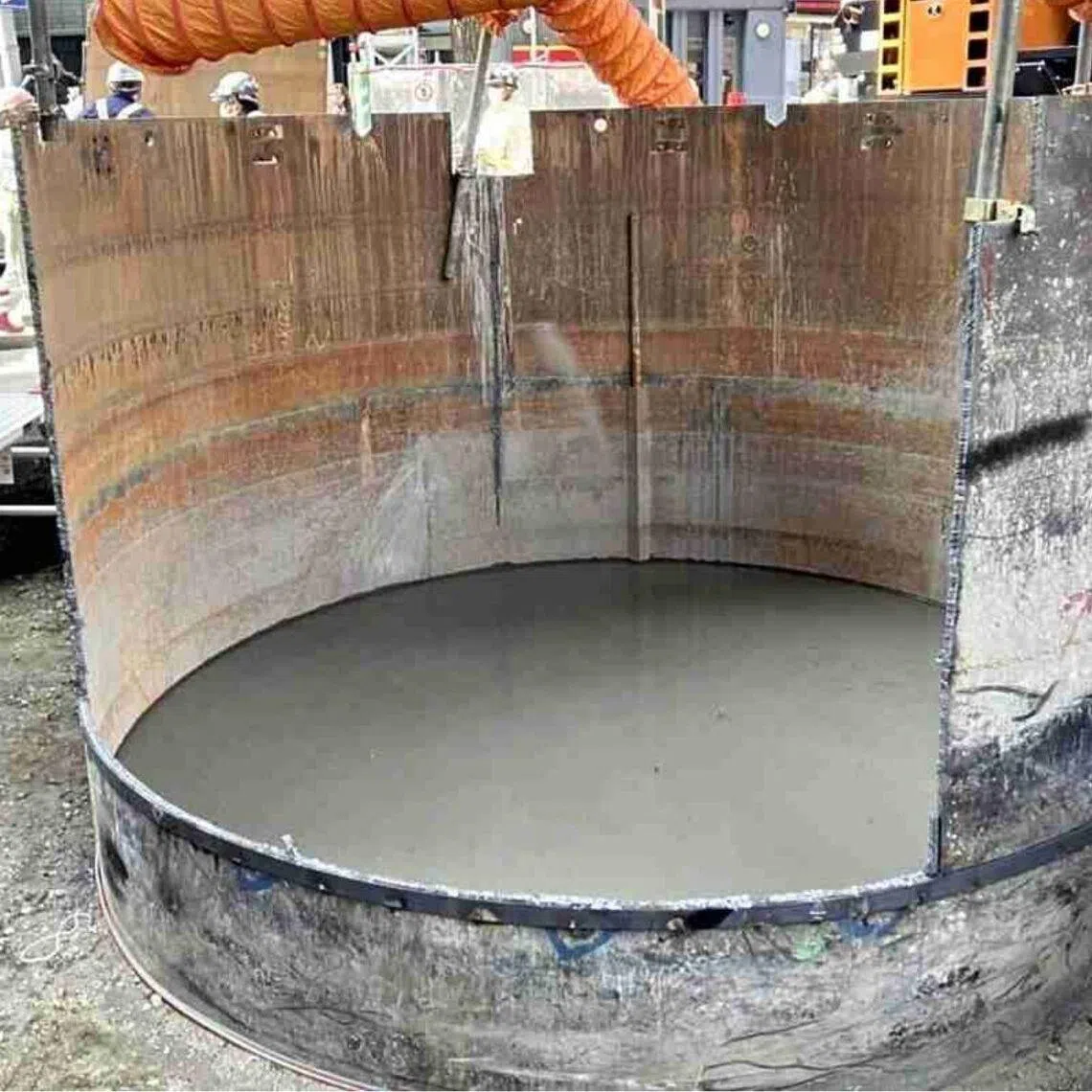 The pipe was confirmed to have risen to the surface on March 11. As the pipe protruded as high as 13m out of the ground, the city government weighed it down by filling it with water.