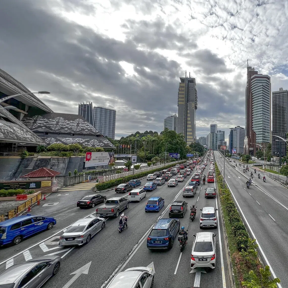Waze is a popular navigation app among Malaysian commuters, despite its link to Israel.