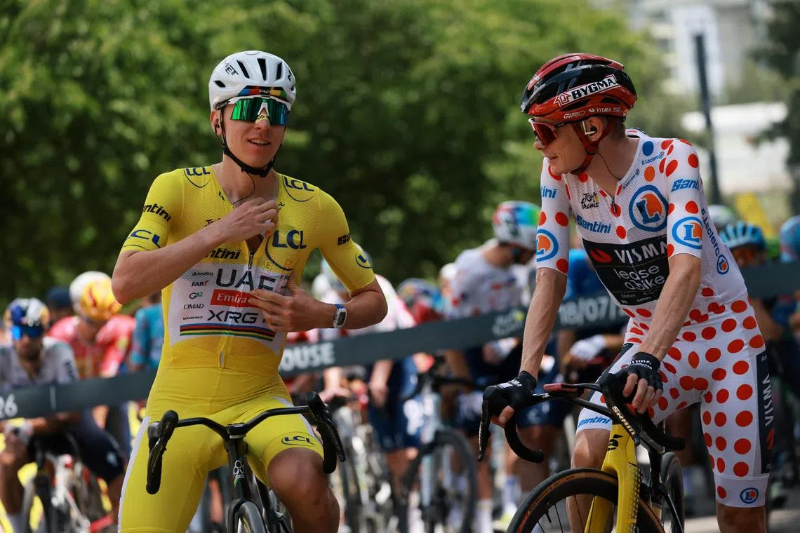 Cycling - Tour de France - Stage 14 - Mulhouse to Le Markstein Fellering - Mulhouse, France - July 18, 2026 UAE Team Emirates XRG's Tadej Pogacar, wearing the yellow jersey, and Team Visma | Lease a Bike's Jonas Vingegaard, wearing the polka-dot jersey, before the start of stage 14 REUTERS/Stephanie Lecocq