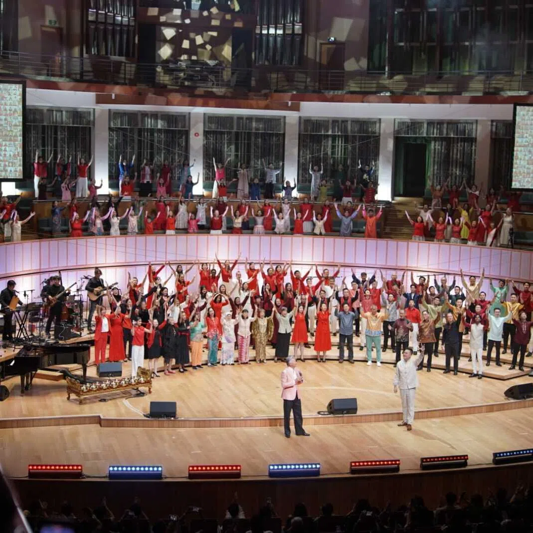 Voices Of Singapore celebrated its sixth anniversary with a gala concert at the Esplanade Concert Hall on Oct 8. 