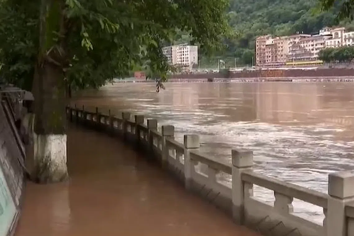 Steady downpours in Chongqing for several days led to the strongest stretch of rainfall since the rainy season began.