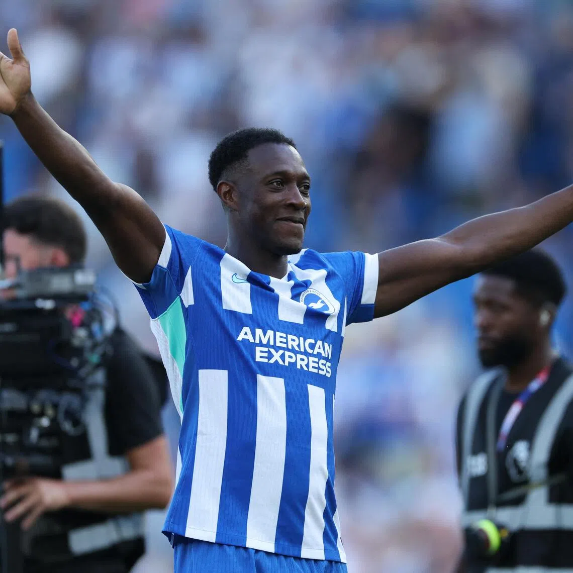 Veteran Brighton strike Danny Welbeck has agreed a two-year contract with the Blues and will link up with Xabi Alonso’s squad on their pre-season tour.