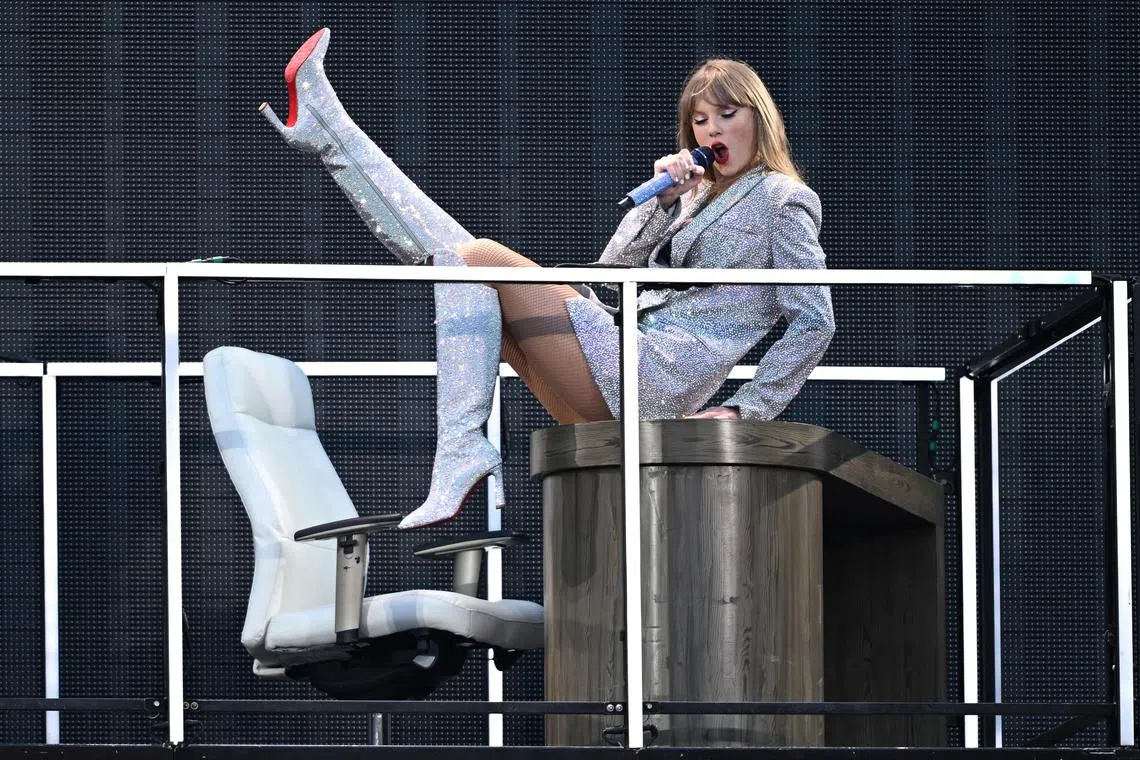 epa11157409 US singer-songwriter Taylor Swift performs during the first night of the The Eras Tour in Australia at the Melbourne Cricket Ground in Melbourne, Australia, 16 February 2024. Taylor Swift's Eras Tour has descended on Melbourne, with the pop megastar expected to perform in front of the biggest crowds of her career so far.  EPA-EFE/JOEL CARRETT EDITORIAL USE ONLY, NO COMMERCIAL USE, NO PUBLICATION COVERS, AUSTRALIA AND NEW ZEALAND OUT  EDITORIAL USE ONLY/NO SALES  EDITORIAL USE ONLY/NO SALES