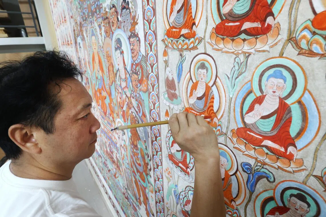 A linmo artist takes months to complete a drawing, building it layer by layer.