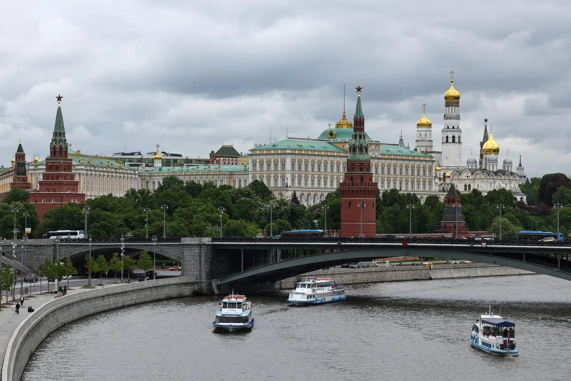 FILE PHOTO: Vessels sail along the Moskva River near the Kremlin in central Moscow, Russia, May 19, 2025. REUTERS/Evgenia Novozhenina/File photo