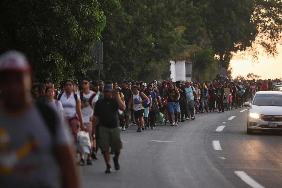 Migrants walk in a caravan bound for the northern border with the U.S., in Huehuetan, Mexico January 26, 2025. REUTERS/Damian Sanchez