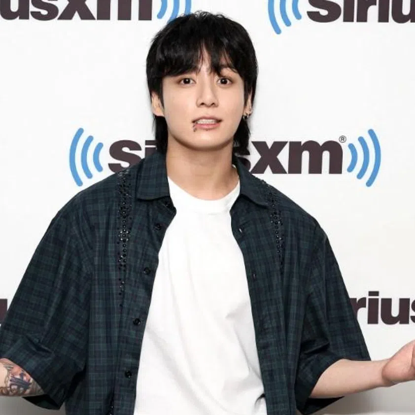 Fans are upset that Winter and Jungkook have not addressed the dating rumours.