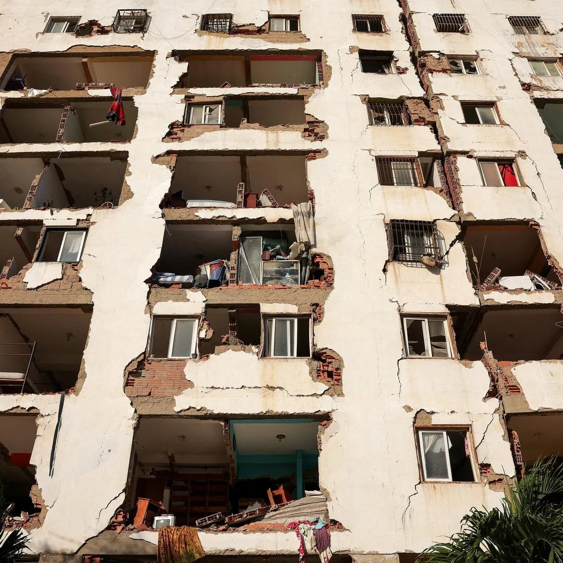 A view of a damaged building, in the aftermath of the June 24 earthquakes, in La Guaira, Venezuela, July 13, 2026. REUTERS/Gaby Oraa