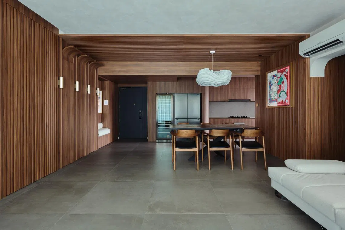 The couple who own this five-room flat wanted a hotel-like atmosphere which was both cosy and luxurious.