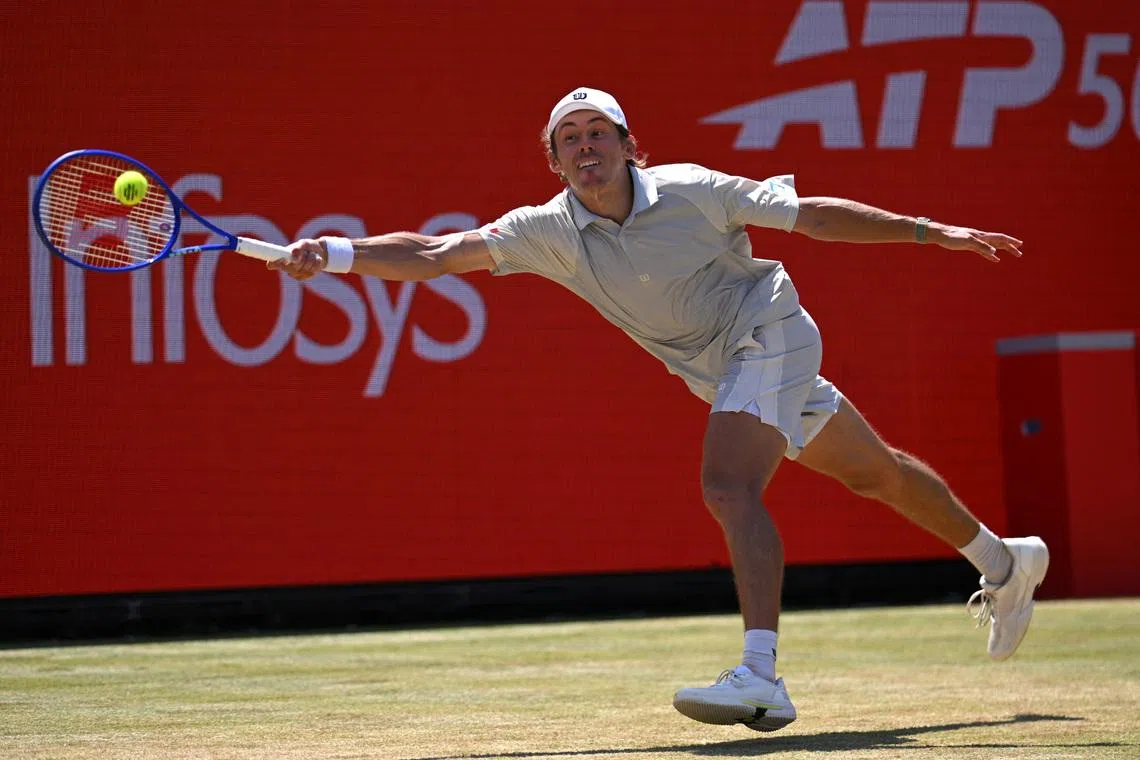 Tennis - Queen's Club Championships - Queen's Club, London, Britain - June 19, 2026 Australia's Alex de Minaur in action during his quarter final match against Brandon Nakashima of the U.S. REUTERS/Jaimi Joy