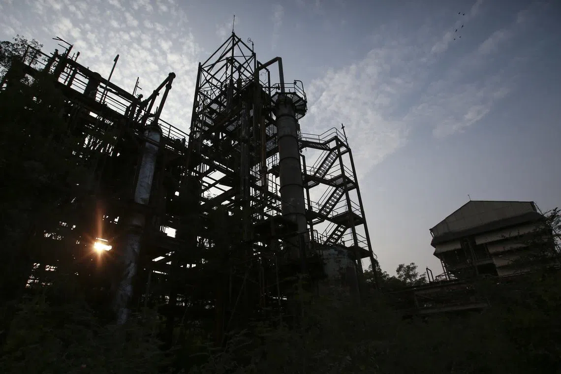 FILE PHOTO: The sun sets behind the abandoned former Union Carbide pesticide plant in Bhopal November 11, 2014. REUTERS/Danish Siddiqui/File Photo