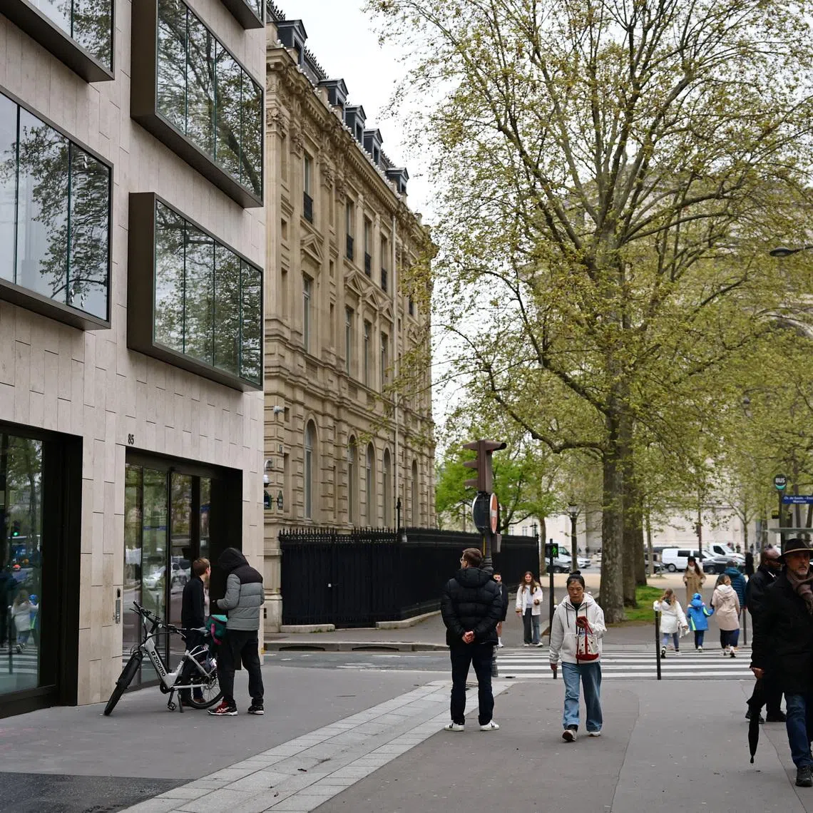 People walk past the headquarters of U.S. investment bank Goldman Sachs in Paris, France, April 2, 2026. REUTERS/Sarah Meyssonnier