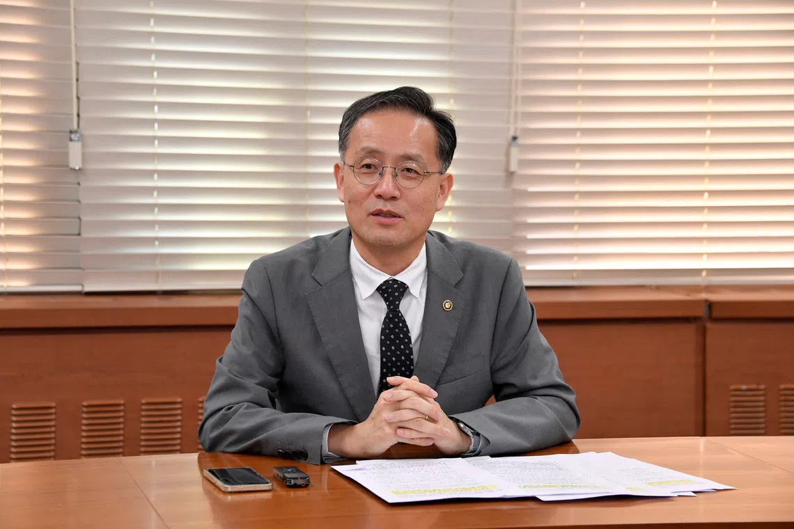 straitstimes.com - South Korea names veteran technocrat Lee Hyoung-il as new finance chief in Cabinet reshuffle