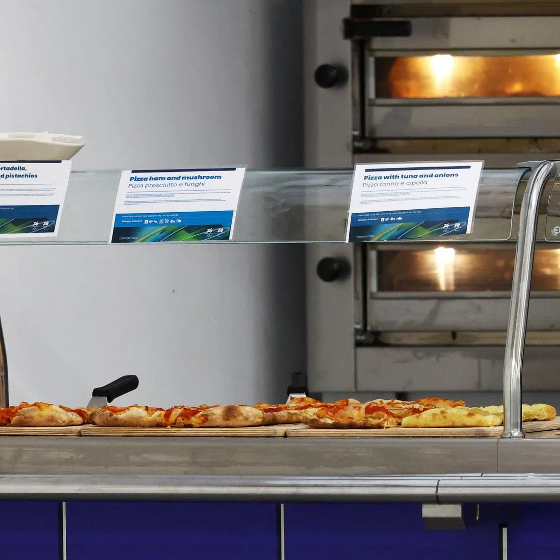 Milano Cortina 2026 Winter Olympics - Press Visit at the Olympic and Paralympic Athletes' Village - Cortina d'Ampezzo, Italy - February 3, 2026 General view of pizzas served in the cafeteria at the Olympic and Paralympic Athletes' Village REUTERS/Lisi Niesner