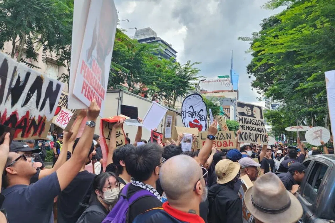 Around 100 protesters turned up for an anti-graft protest in Kuala Lumpur on Jan 25, 2025. 