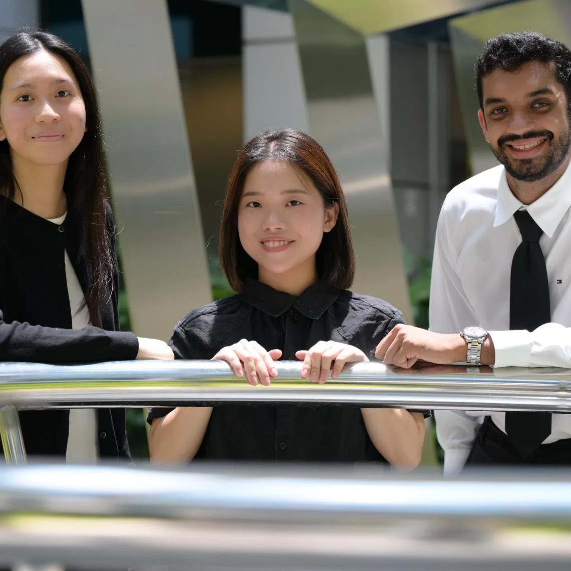 Charlotte Seah (centre), a 2023 recipient of the Lim Kim San Memorial Scholarship Awards with this years' recipients Janella Ching Si Hui (L) and Raulinder Singh (R).