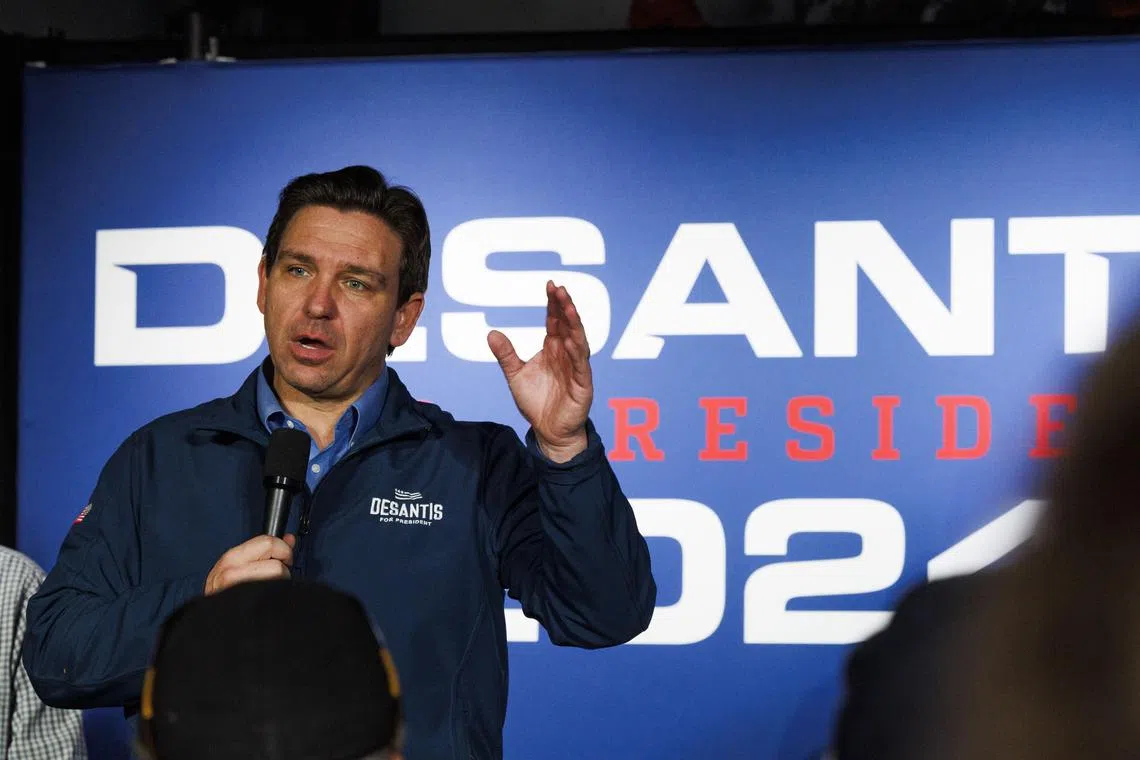 epa11085889 Republican candidate for President, Florida Governor Ron DeSantis, addresses a crowd of supporters during a campaign stop at Wally's in Hampton, New Hampshire, USA, 17 January 2024. Desantis is battling with former US President Donald Trump and former South Carolina Governor Nikki Haley for the New Hampshire Republican Primary held on 23 January 2024.  EPA-EFE/CJ GUNTHER