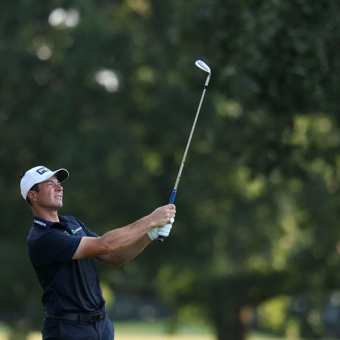 Viktor Hovland leads the Tour Championship by one stroke, ahead of Ryan Gerard.