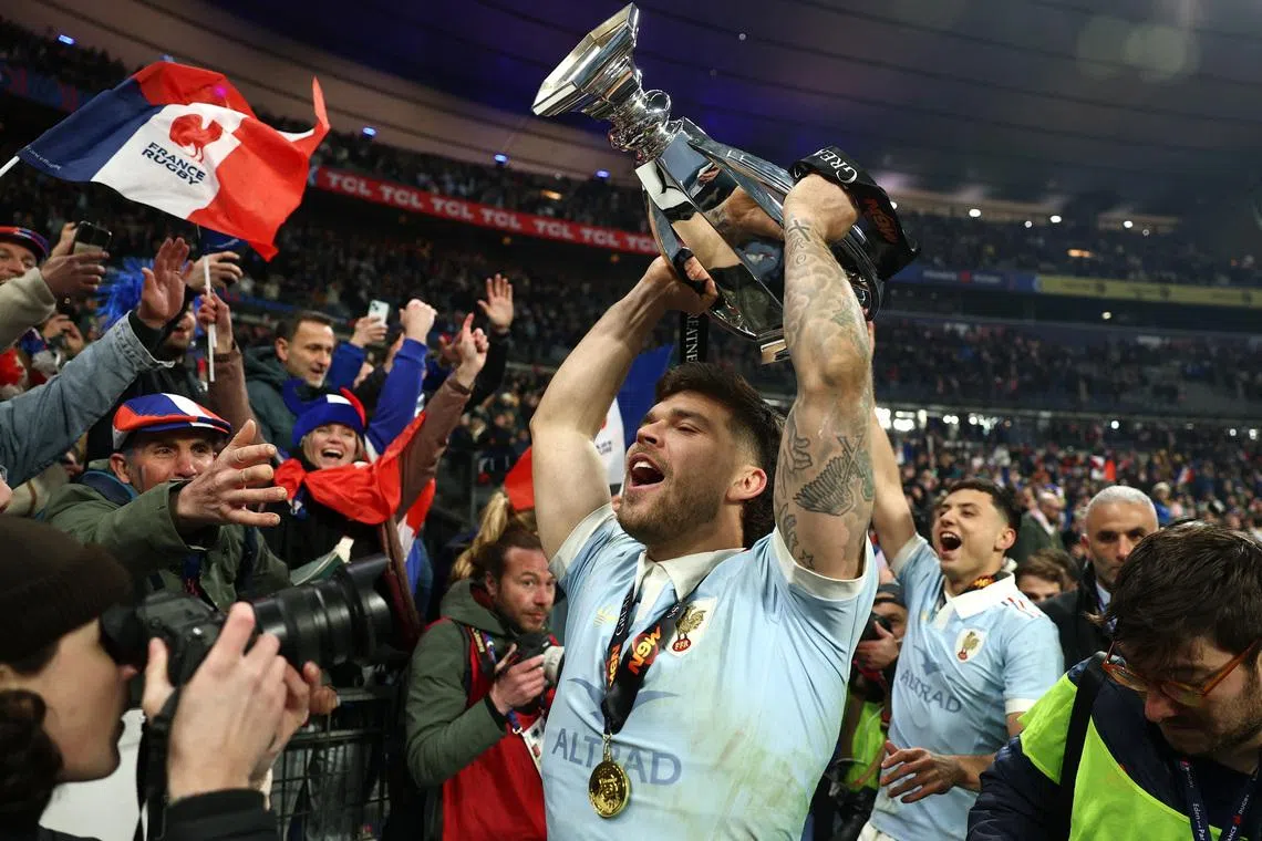 Rugby Union - Six Nations Championship - France v England - Stade de France, Saint-Denis, France - March 14, 2026 France's Matthieu Jalibert celebrates with the Six Nations trophy after winning the Championship REUTERS/Gonzalo Fuentes