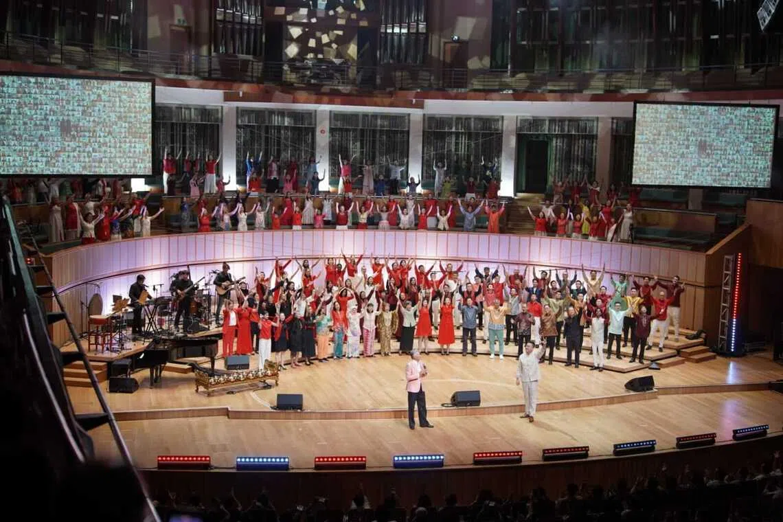 Voices Of Singapore celebrated its sixth anniversary with a gala concert at the Esplanade Concert Hall on Oct 8. 