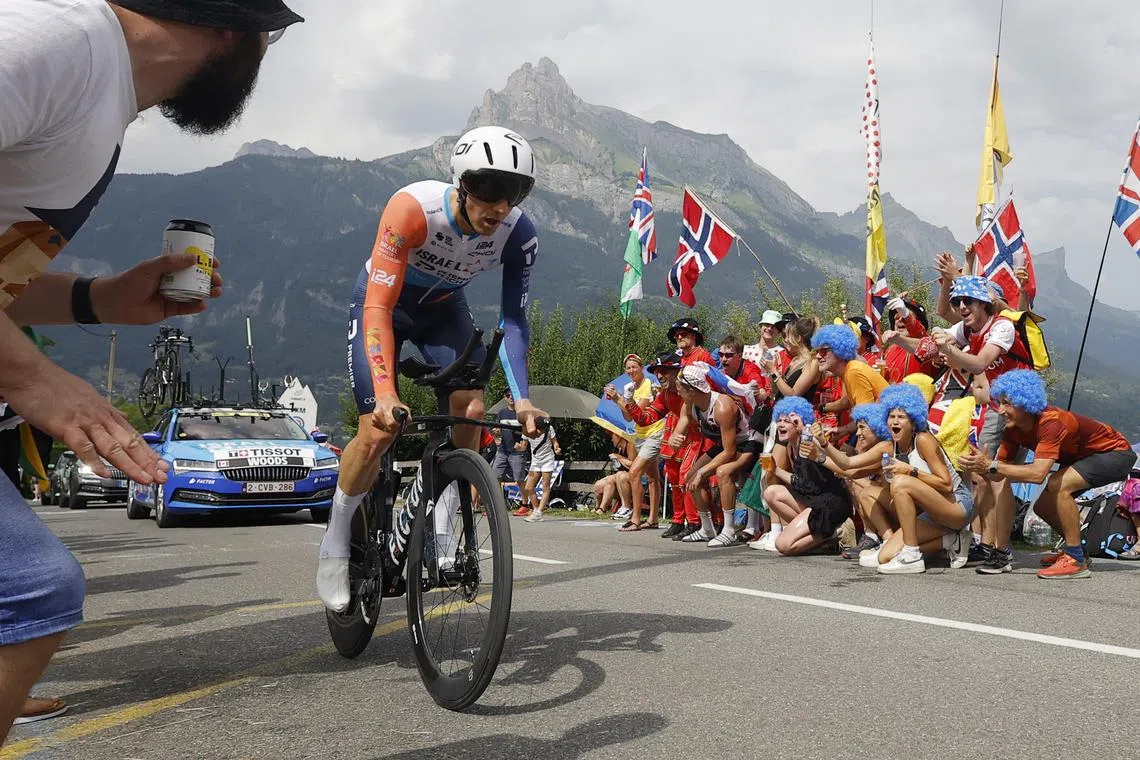 FILE PHOTO: Cycling - Tour de France - Stage 16 - Passy to Combloux - France - July 18, 2023 Israel–Premier Tech's Michael Woods in action during stage 16 as spectators cheer on REUTERS/Stephane Mahe/File Photo