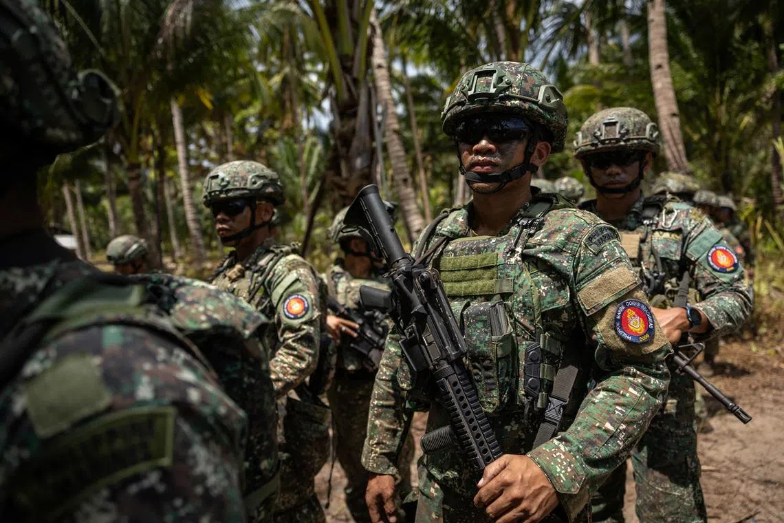 US gives Philippines underwater vehicles as China feud persists