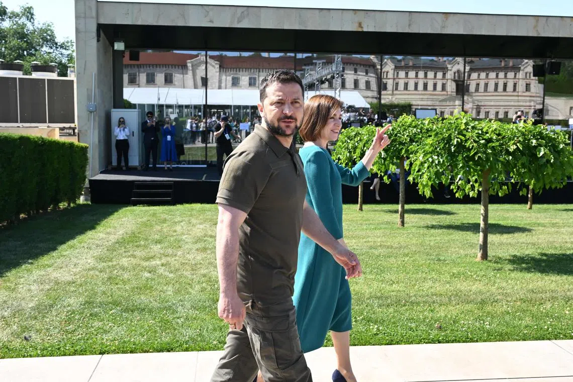 President Volodymyr Zelensky and his Moldovan counterpart Maia Sandu arriving at the European Political Community Summit in Bulboaca, Modolva, on June 1.