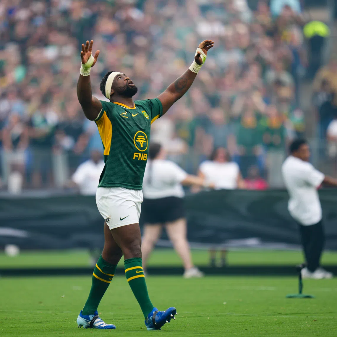 Sep 12, 2026; Baltimore, MD, USA;  South Africa Springboks flanker Siya Kolisi (6) raises his arms before the Rugby's Greatest Rivalry: South Africa Springboks v New Zealand All Blacks at M&amp;T Bank Stadium.  Mandatory Credit: Brent Skeen-Imagn Images