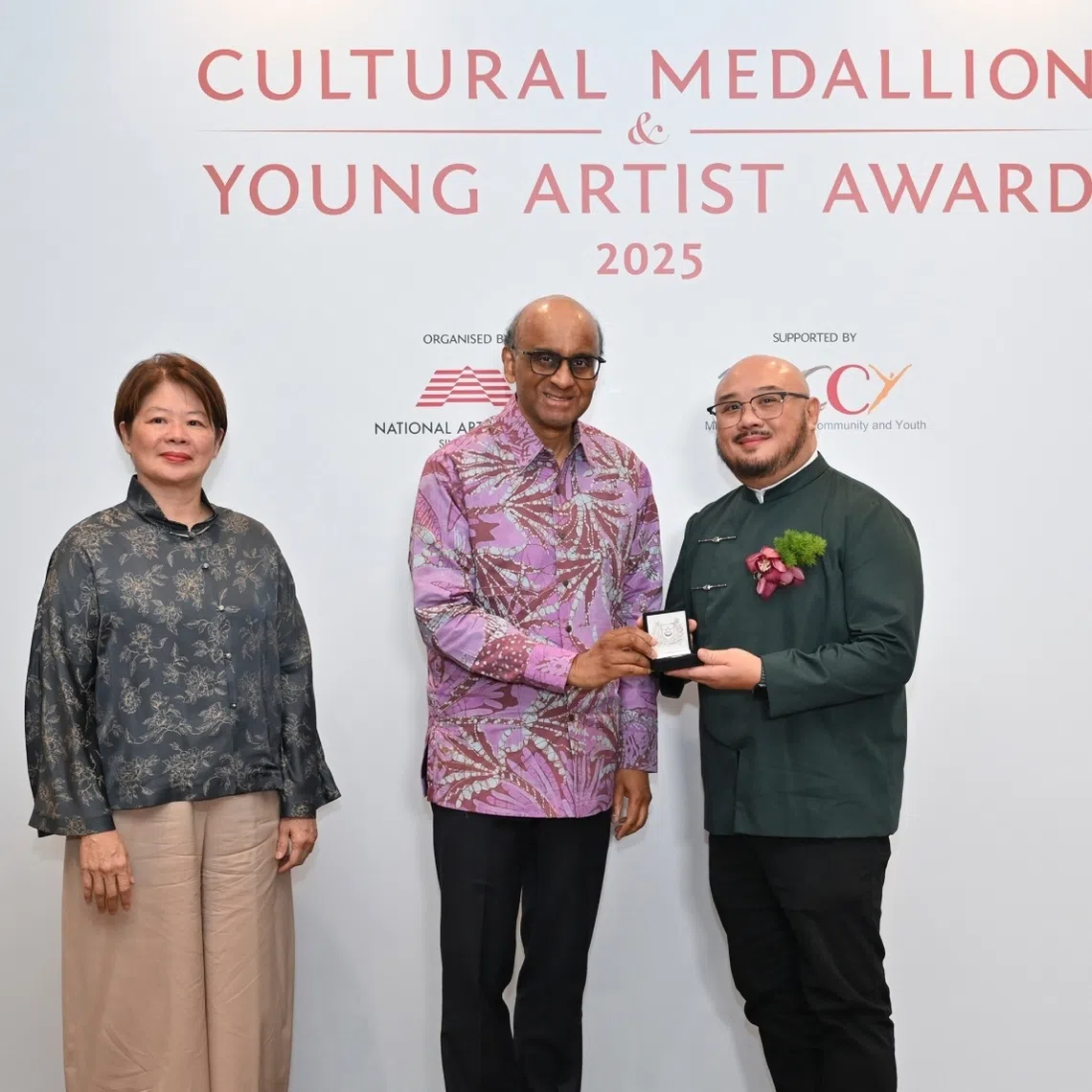 (From left) Chairman of the National Arts Council Ms Goh Swee Chen, President Tharman Shanmugaratnam conferring the Cultural Medallion to 2025 recipient Mr Goh Boon Teck.
