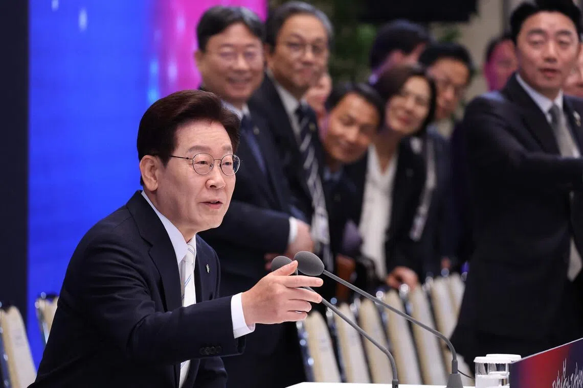 Korean President Lee's approval rating turns negative for first time