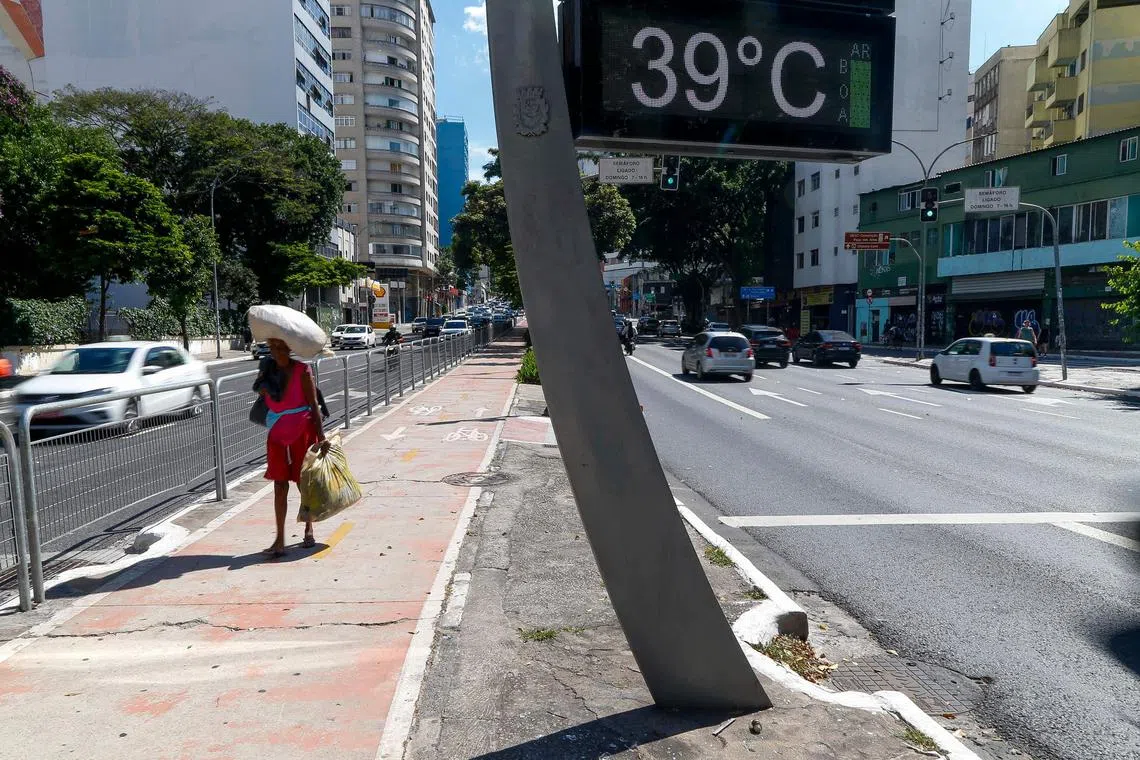 (FILES) View of a street thermometer reading 39 degrees Celsius (102.2 F) in the city of Sao Paulo, Brazil, on March 17, 2024. Europe's climate monitor said on April 9, 2024 that March was the hottest on record and the tenth straight month of historic heat, with sea surface temperatures also hitting a "shocking" new high. It is the latest red flag in a year already marked by climate extremes and rising greenhouse gas emissions, spurring fresh calls for more rapid action to limit global warming. (Photo by Miguel SCHINCARIOL / AFP)
