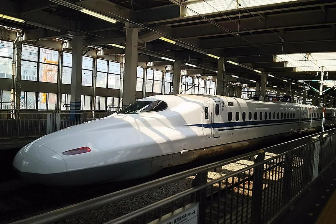 On-board snack cart services on bullet trains between Tokyo and Osaka will end on Oct 31.
