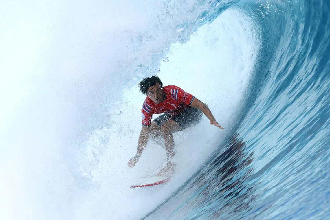 FILE PHOTO: Surfing - World Surf League - Tahiti Pro - Teahupo'o, Tahiti, French Polynesia - May 30, 2024  Hawaii's Barron Mamiya in action during the round of 16 heat 8 REUTERS/Thomas Bevilacqua/File Photo