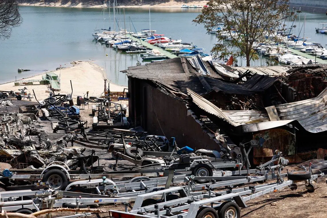 More than 400 inhabitants of Fresnedillas de la Oliva and Cadalso de los Vidrios in the Madrid region returned home after evacuation orders were lifted.