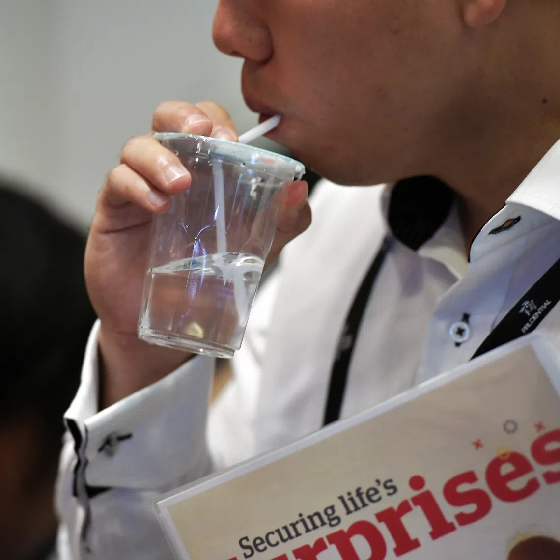 South Korea's government aims to end free provision of disposable plastic cups at cafes and restaurants.